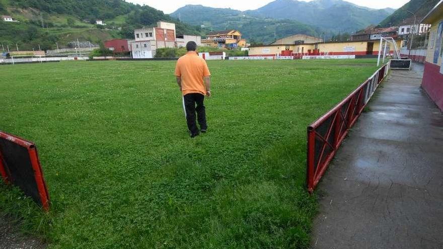 El campo de fútbol de Las Lleras de Ujo.