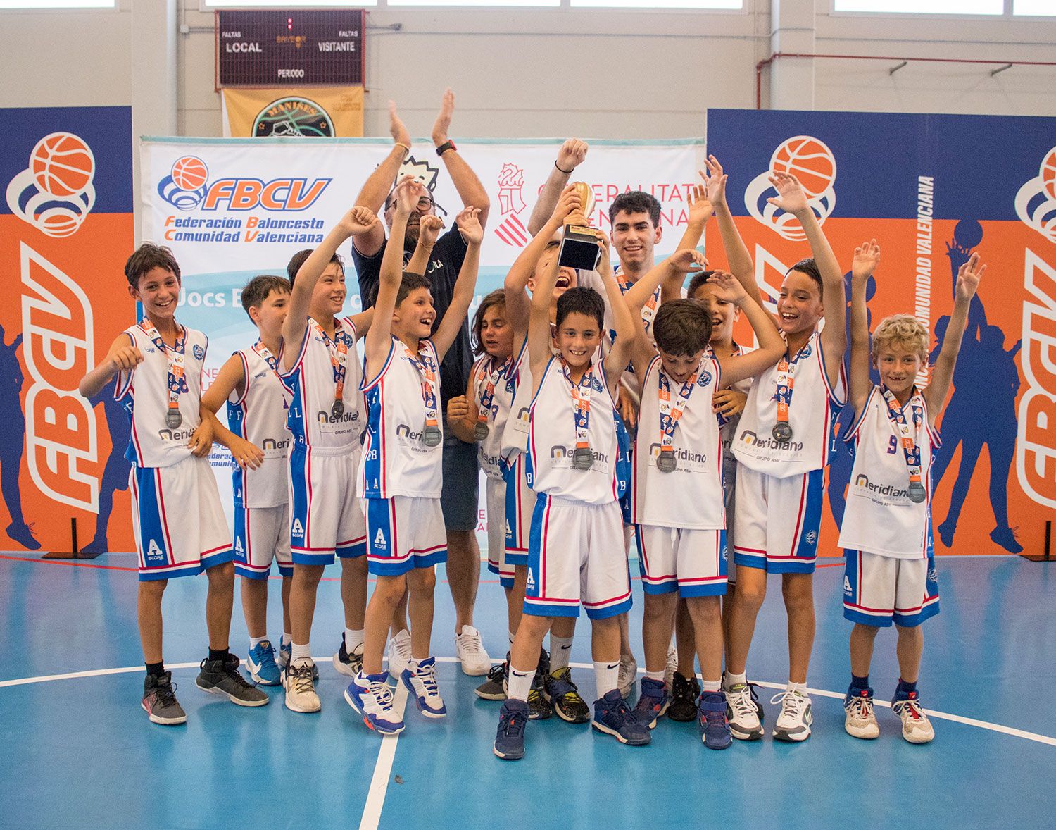 Los campeones esta temporada en Minibasket