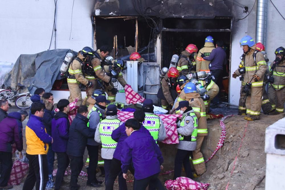 Al menos 41 muertos en un incendio en un hospital de Corea del Sur