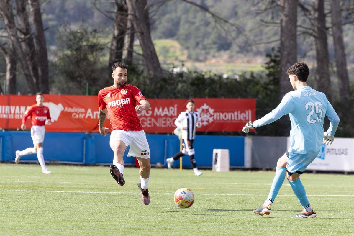 Galería: triunfo vital de la SD Ibiza en la lucha por la permanencia