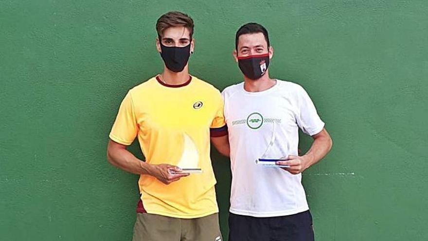 Clases de aquagym en las piscinas municipales de Grisén.