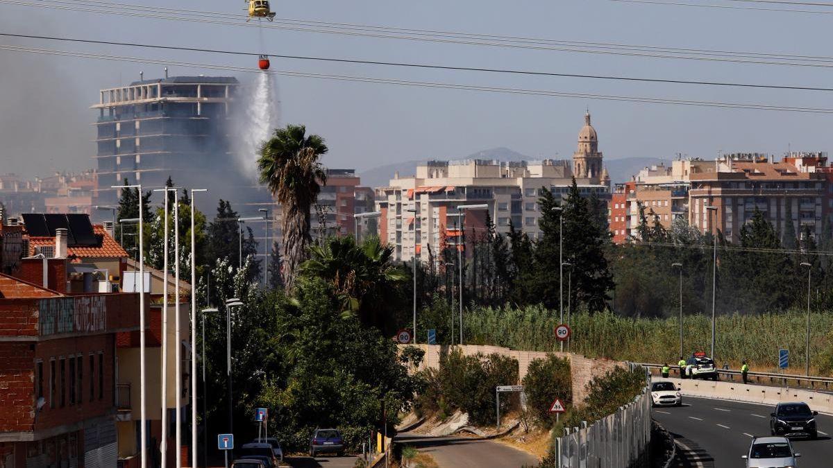 El incendio de 2020 en las chabolas de Patiño provocó la movilización de una gran dotación de bomberos