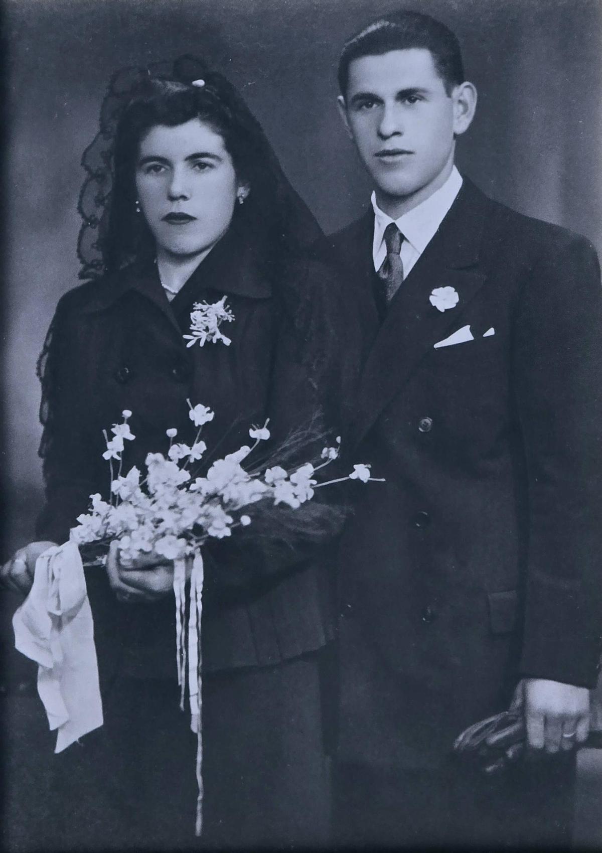 Foto de boda de Paco y Carmen, un día de marzo de 1948.