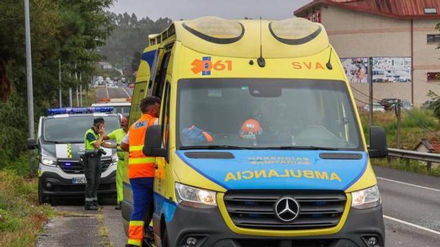 La ambulancia de soporte vital avanzado, en un accidente de tráfico. | IÑAKI ABELLA