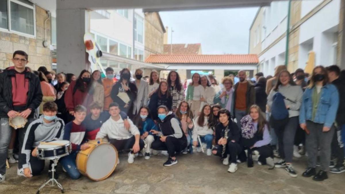 Música que escuchaba Laxeiro y primeros auxilios para estudiantes | BERNABÉ