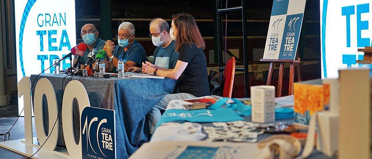 Presentación del programa del centenario ayer, en el Gran Teatro de Alzira. | LEVANTE-EMV