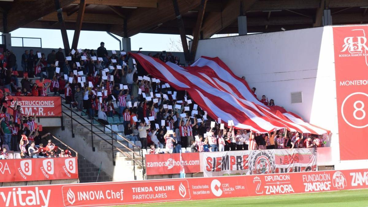 La afición del Zamora CF, en las gradas del Ruta de la Plata