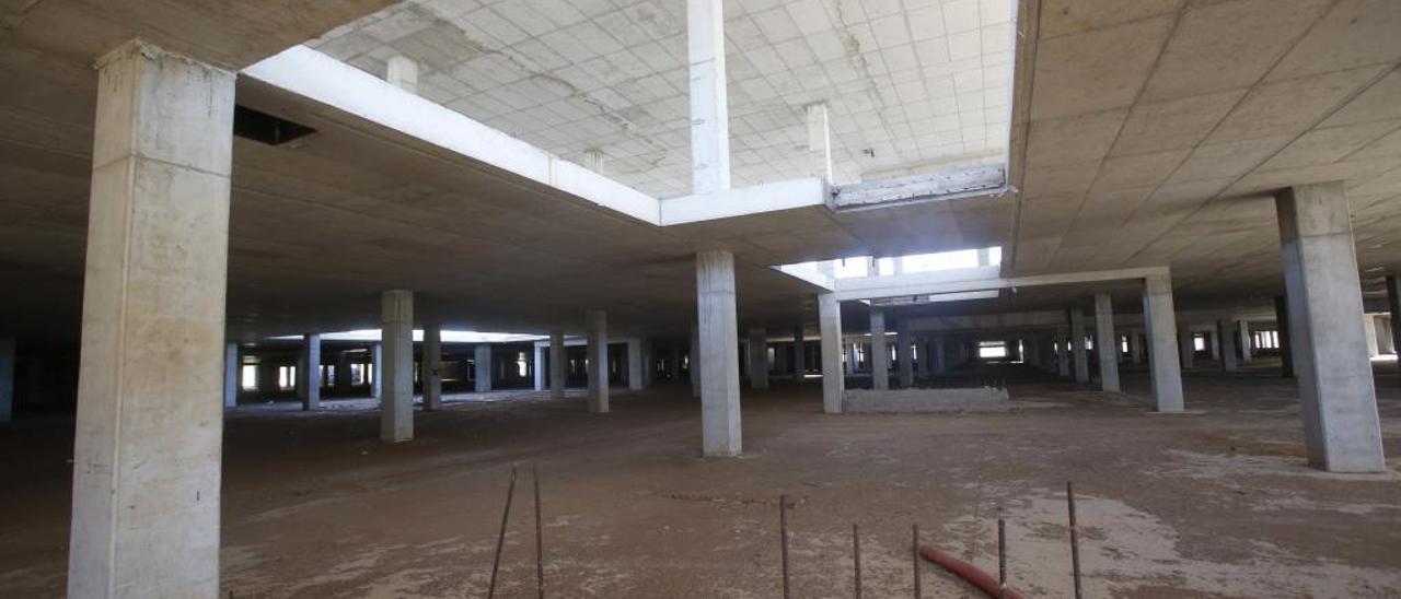 Interior de la estructura de hormigón del centro comercial en una imagen tomada el miércoles.