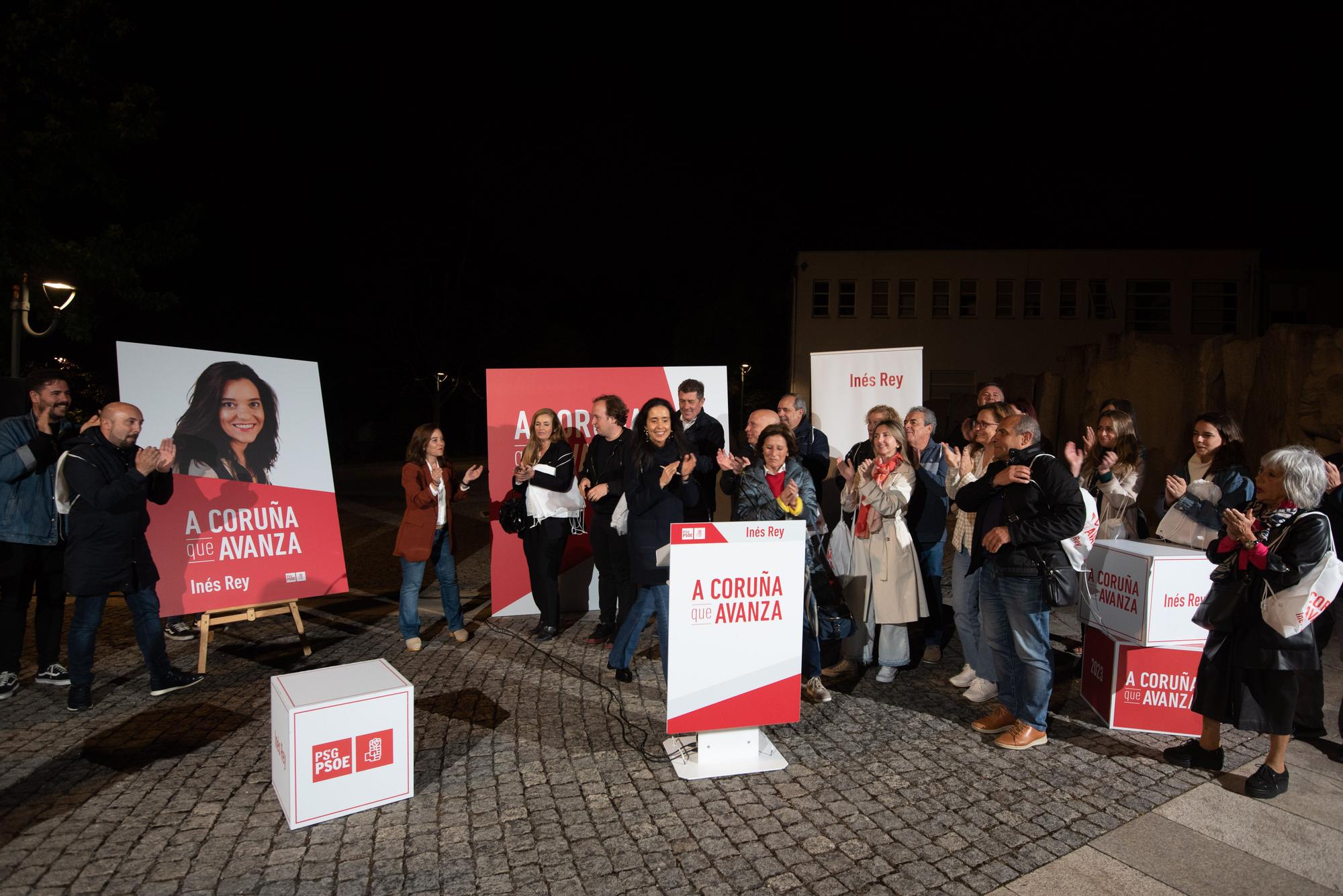 Arranca la campaña electoral: pegada de carteles del PSOE