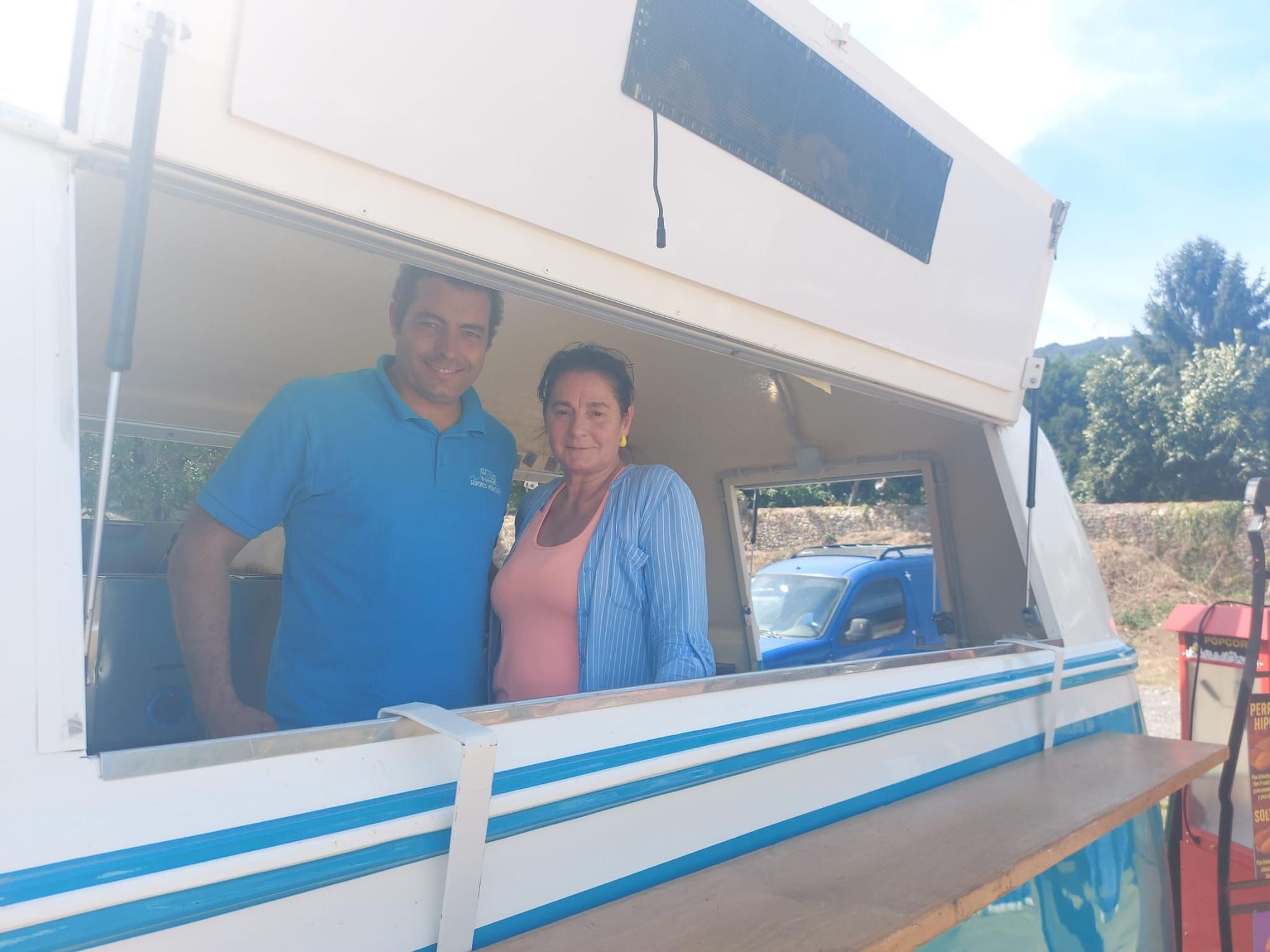 En imágenes: Salas estrena su primera quedada de foodtrucks