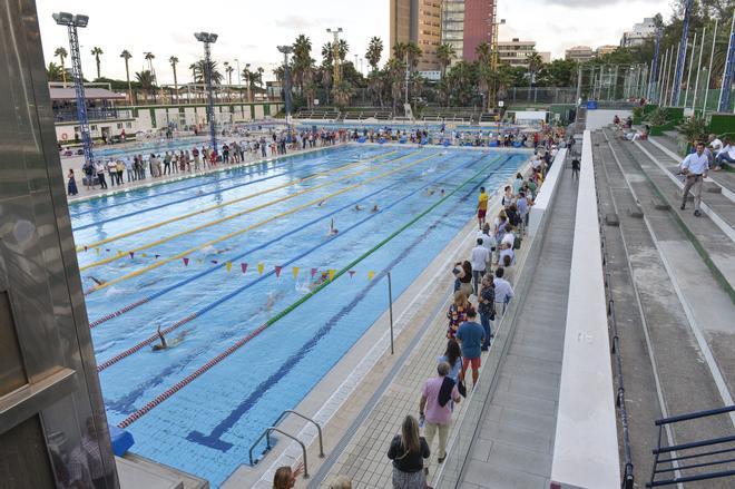 Los socios del Metropole votan la moción de censura