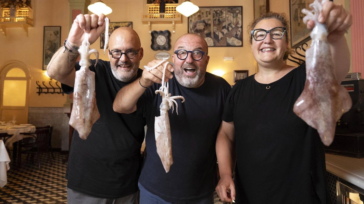 Los hermanos Carlos, Adolfo y Cristina Herrero, en el restaurante Bonanova.