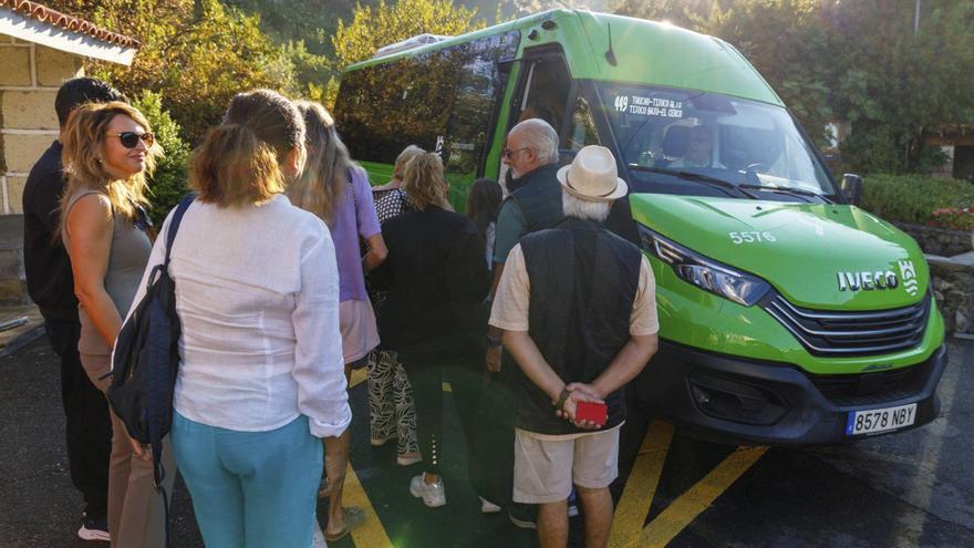 Adeje refuerza su movilidad sostenible con la puesta en marcha de dos nuevas líneas de transporte público