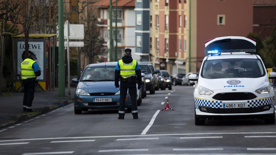 Un ciclista provoca un accidente en Avilés y cuadruplica la tasa de alcoholemia