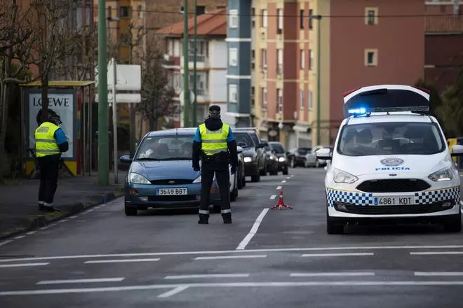 Un ciclista provoca un accidente en Avilés y cuadruplica la tasa de alcoholemia