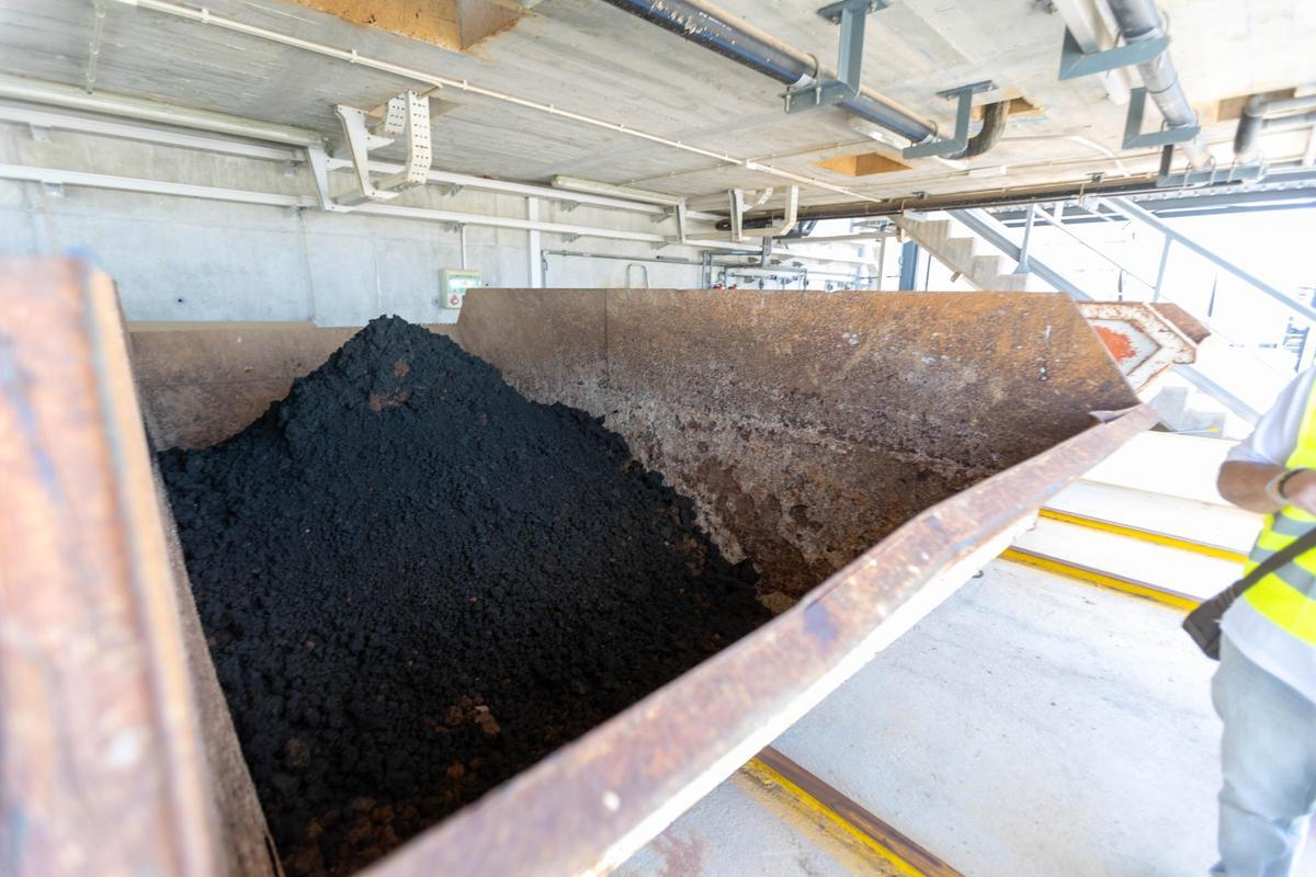 Fangos que se produce en el proceso de pretratamiento para eliminar los sólidos del agua del mar