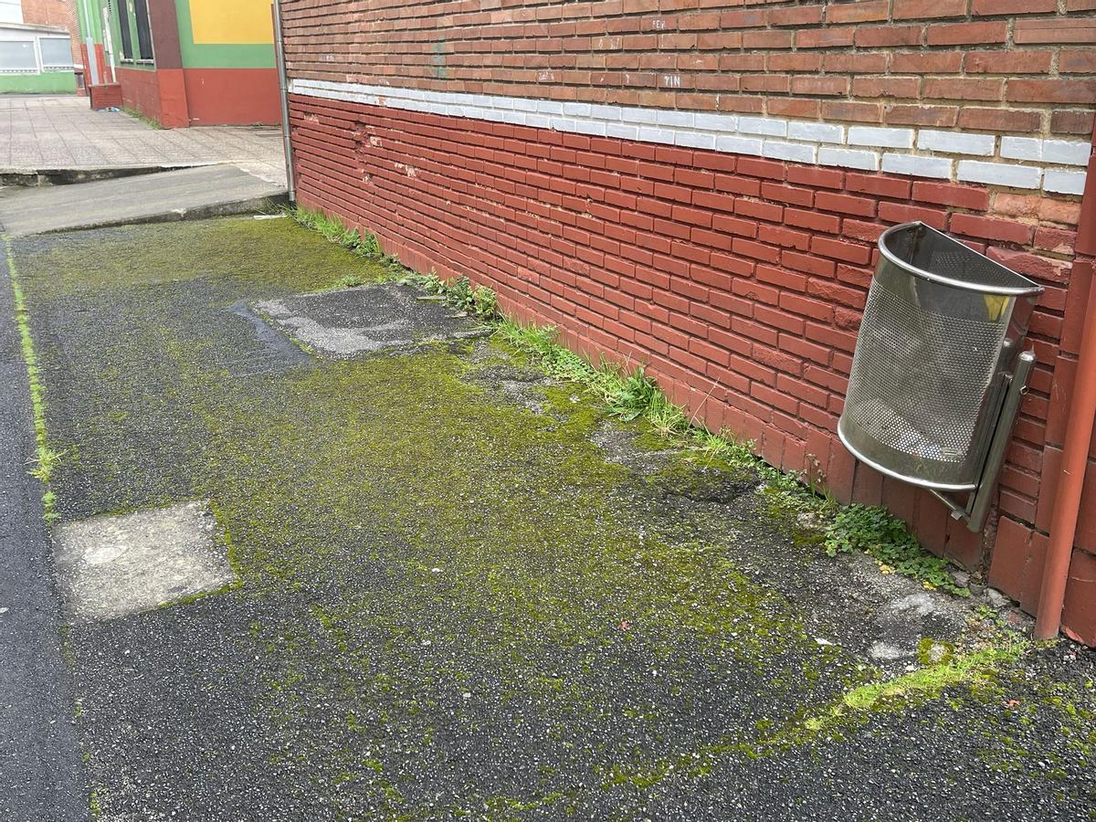 Así fue la concentración de protesta en el colegio Eulalia Álvarez