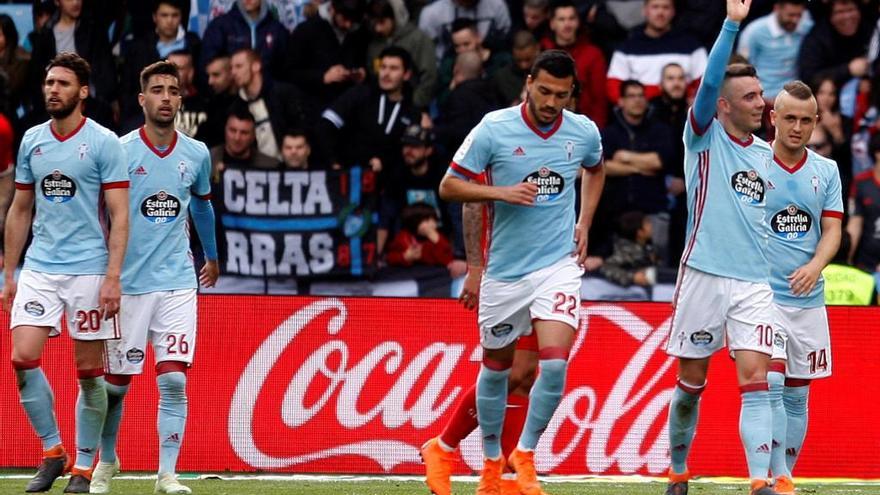 Aspas, a la derecha, celebra uno de los goles.