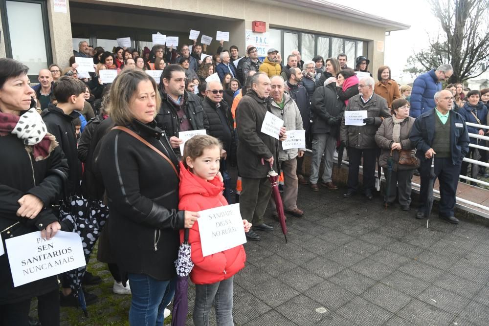 Protesta por el estado de la sanidad en Teixeiro