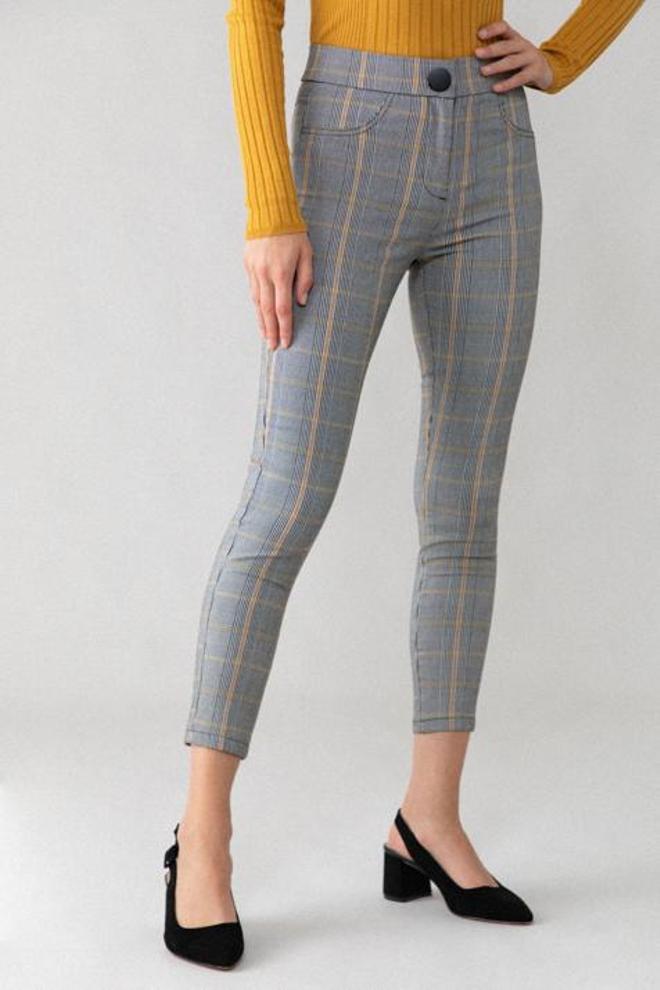 Leggings con botón, de Lefties (14,99 euros).