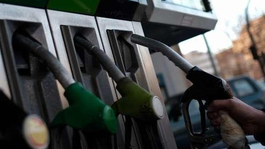 El precio del combustible escala un 10% desde que tocó mínimos en marzo