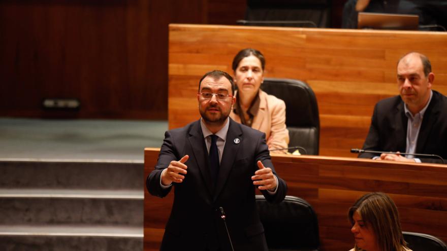 Del &quot;te quiero&quot; que Barbón le dijo a Queipo en la Junta a una canción de Chenoa: &quot;Usted vino a abrazarme y no le rechacé&quot;