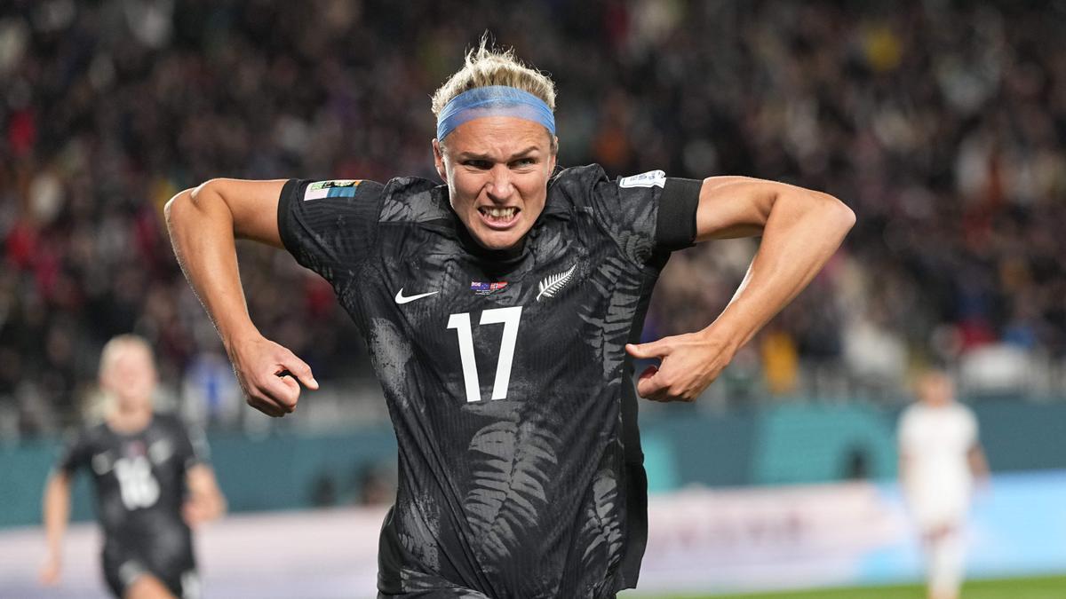La neozelandesa Hannah Wilkinson celebra su gol contra Noruega.