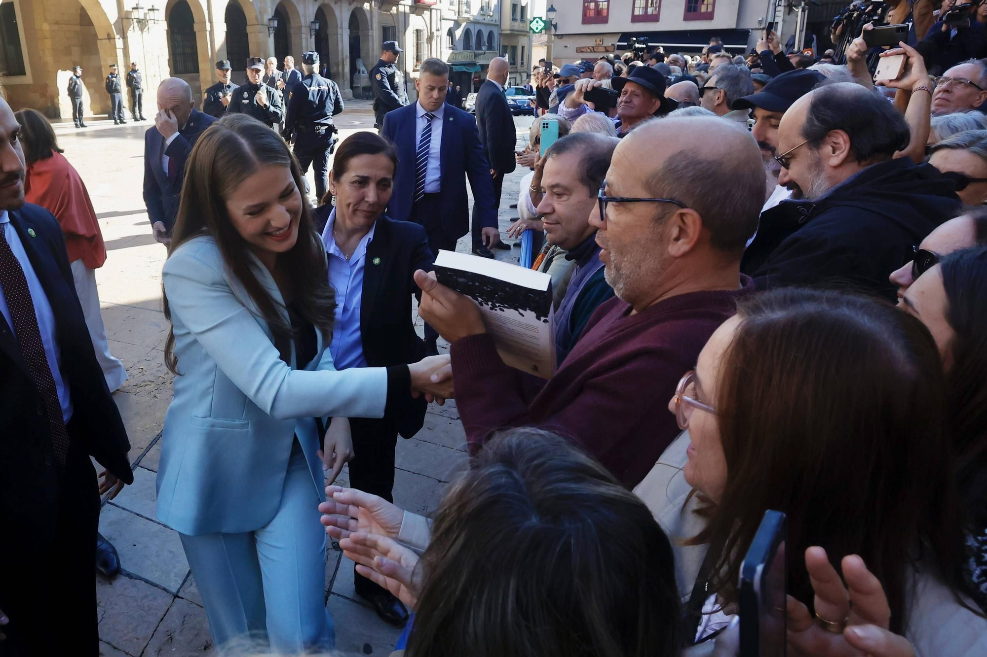 La Princesa Leonor recibe el título de Alcaldesa Honoraria de Oviedo y la Medalla de Asturias.