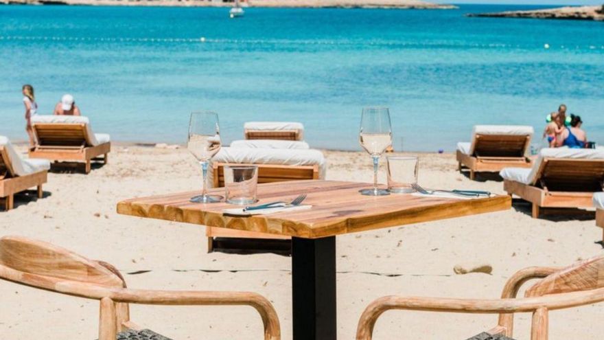 Las dos perlas gastronómicas ocultas en la playa más secreta y exclusiva de Ibiza