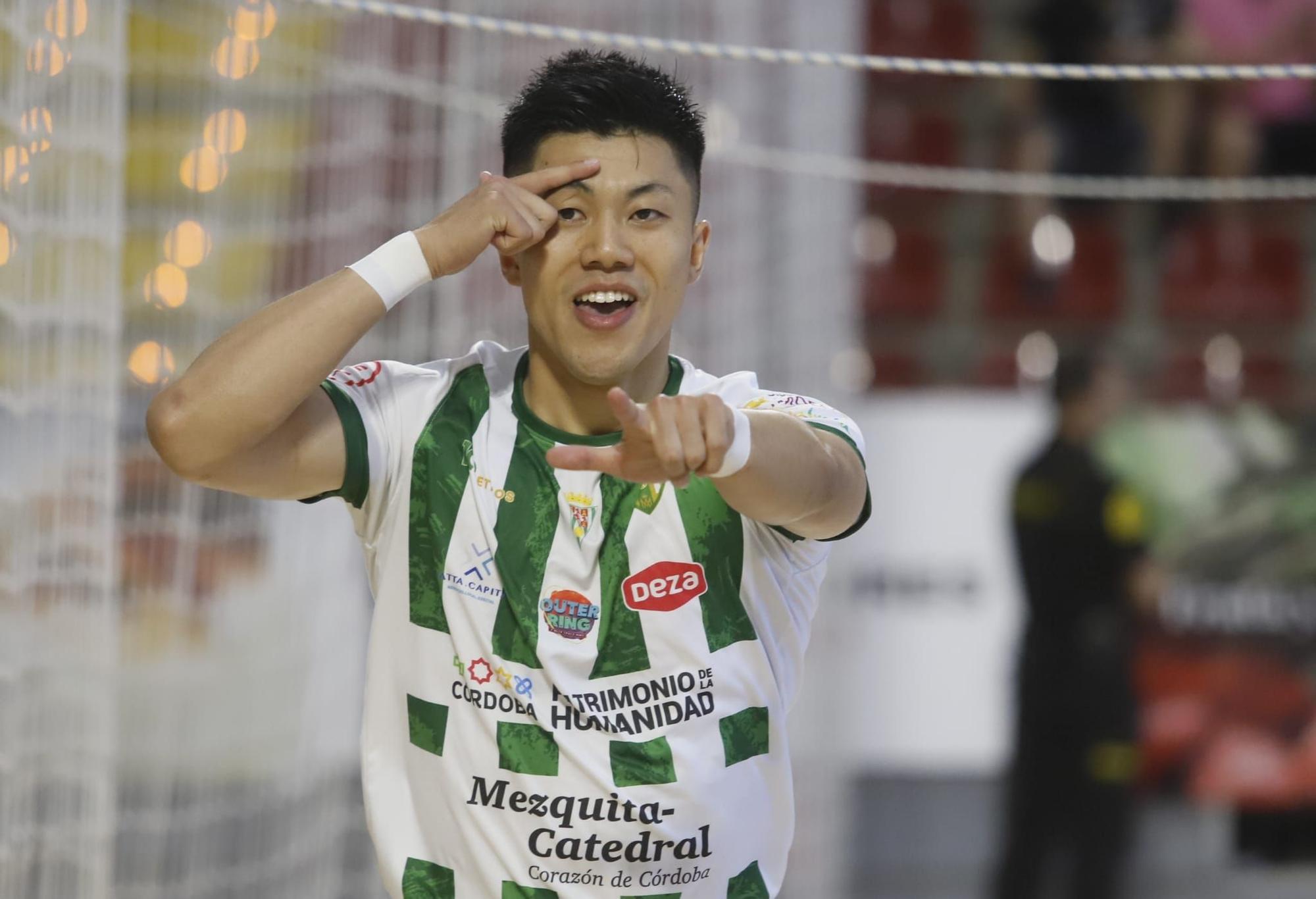 Shimizu festeja su último gol con el Córdoba Futsal.