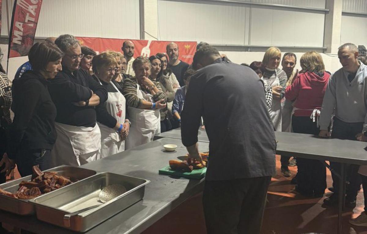 Elaboración de torreznos.