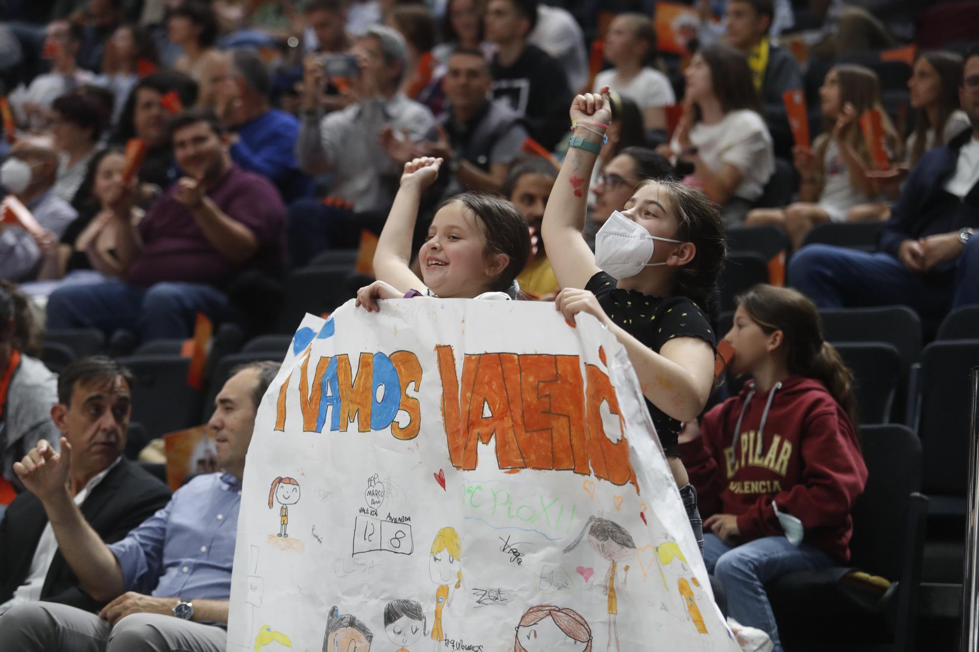 Adiós a la Liga entre aplausos para el Valencia Basket