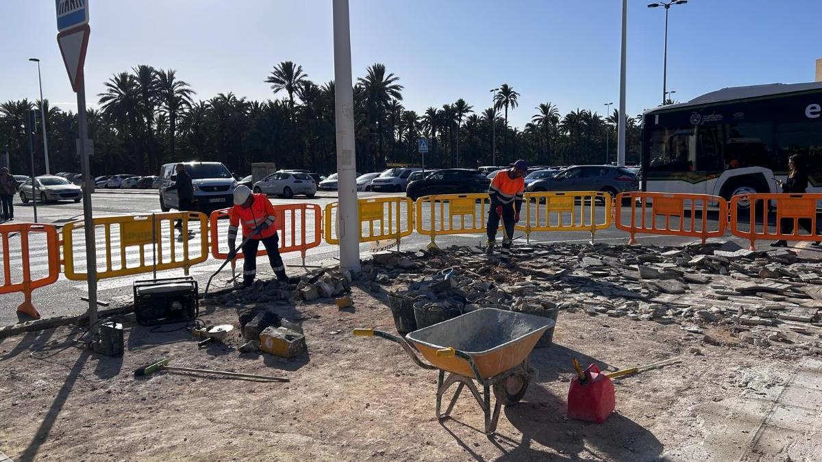El Ayuntamiento inicia las obras de mejora de la accesibilidad en las paradas de autobús de la Ciudad de la Justicia