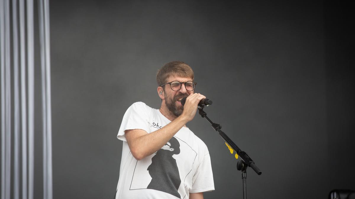 El cantante de la banda Manel, Guillem Gisbert, durante un concierto.