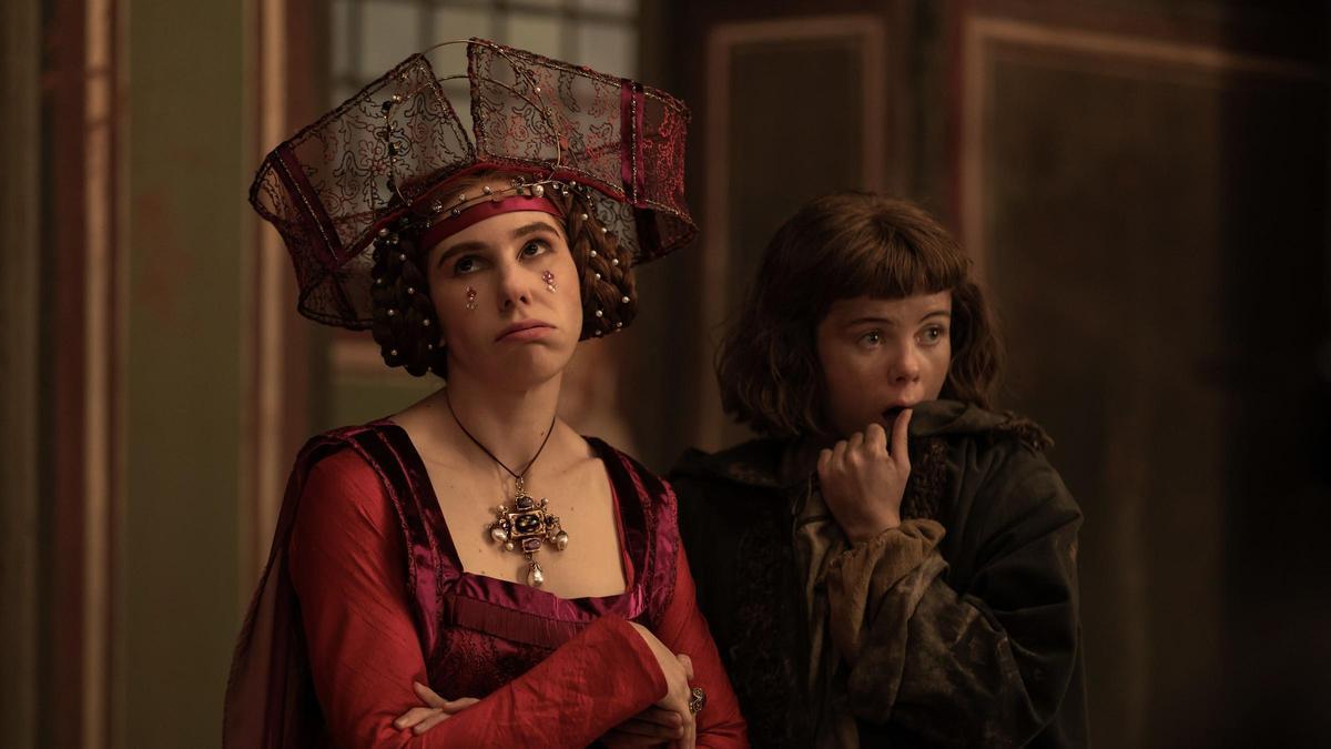 Zosia Mamet (Pampinea) y Saoirse-Monica Jackson (Misia) en una imagen de 'El decamerón'.