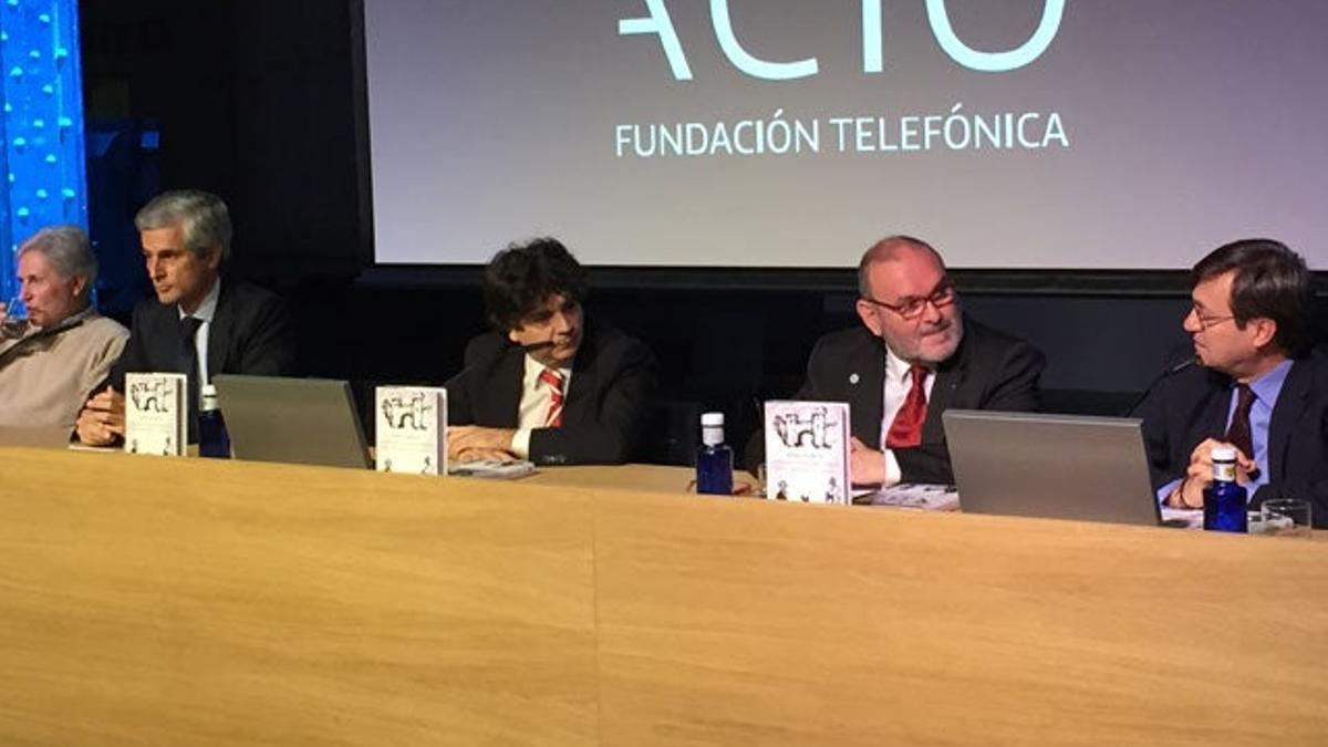Mario Garcés presenta su libro 'Episodios extraordinarios de la historia de España' acompañado de Adolfo Suárez Illana
