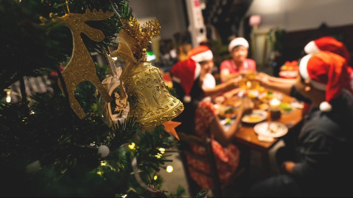 En Navidad lo habitual es reunirse con la familia entorno a una mesa y una gran comida.