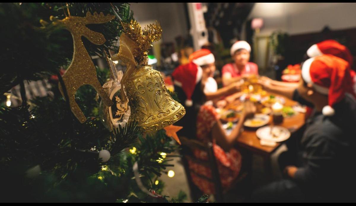 En Navidad lo habitual es reunirse con la familia entorno a una mesa y una gran comida.