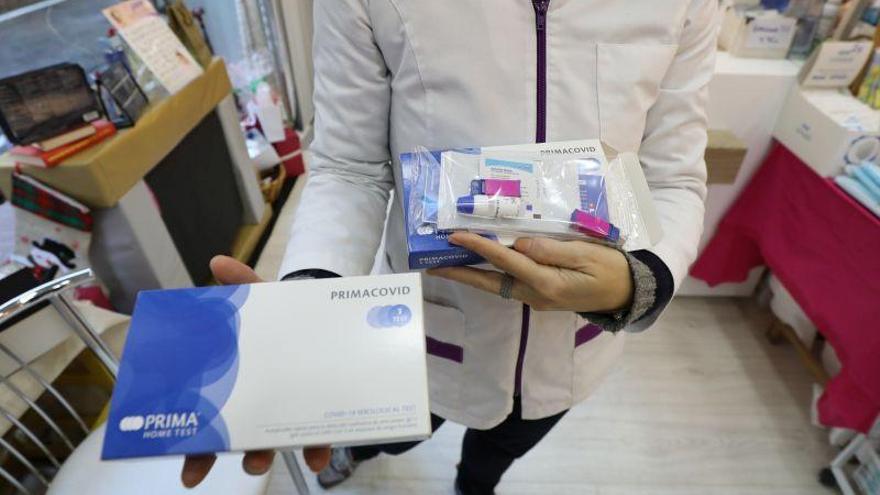 El Salud prohíbe las recetas médicas para comprar los test de anticuerpos