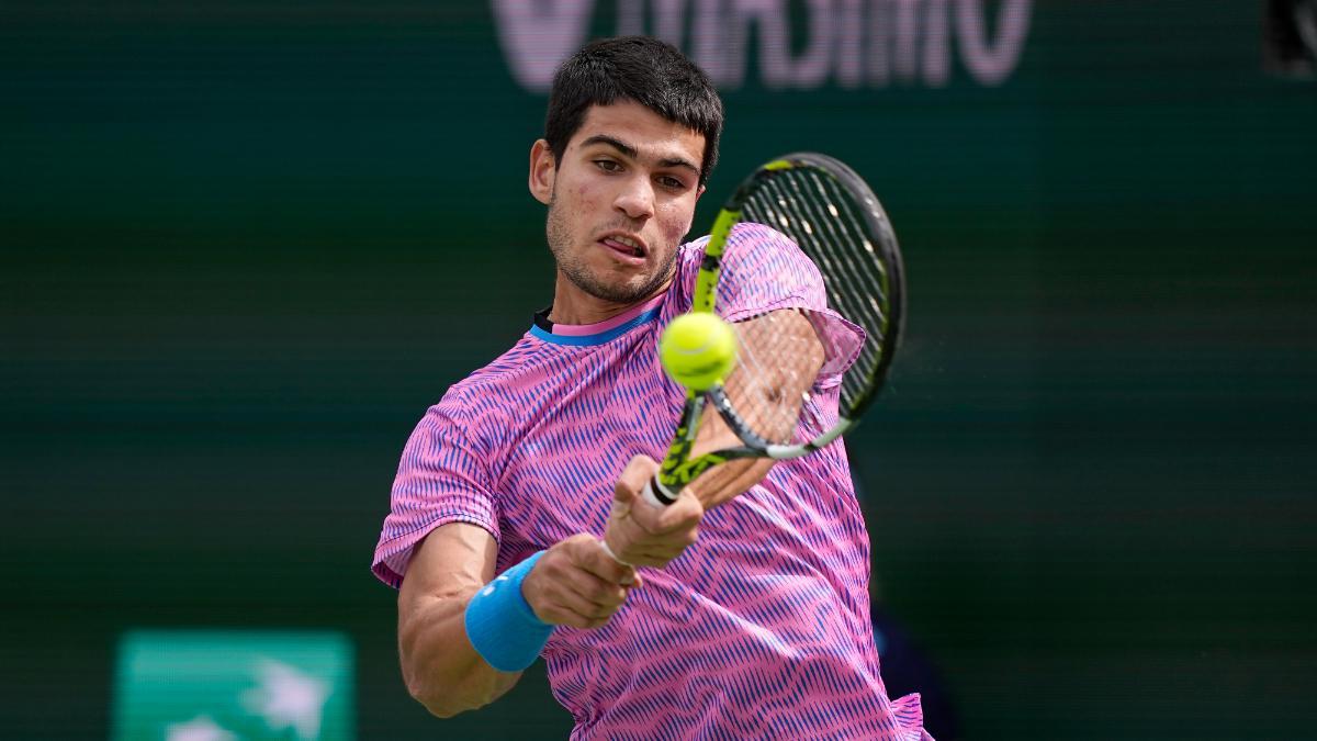 Alcaraz se pasea y ya está en octavos