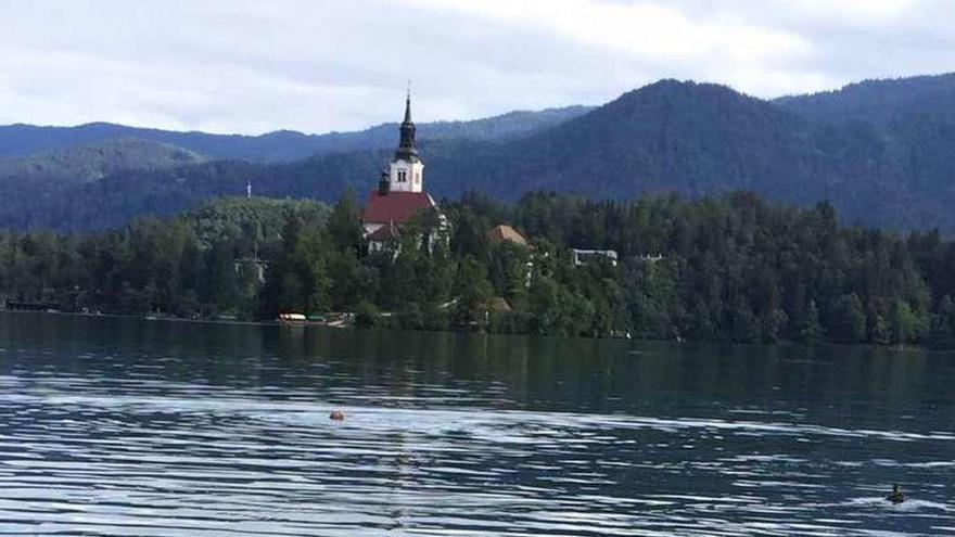 Mario y Bogna, en el lago Bled de Eslovenia durante unas vacaciones.