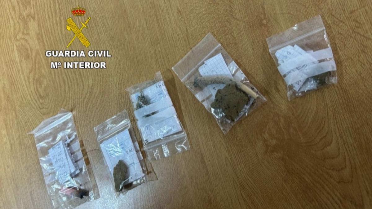 Material incautado en la inspección de la Guardia Civil.