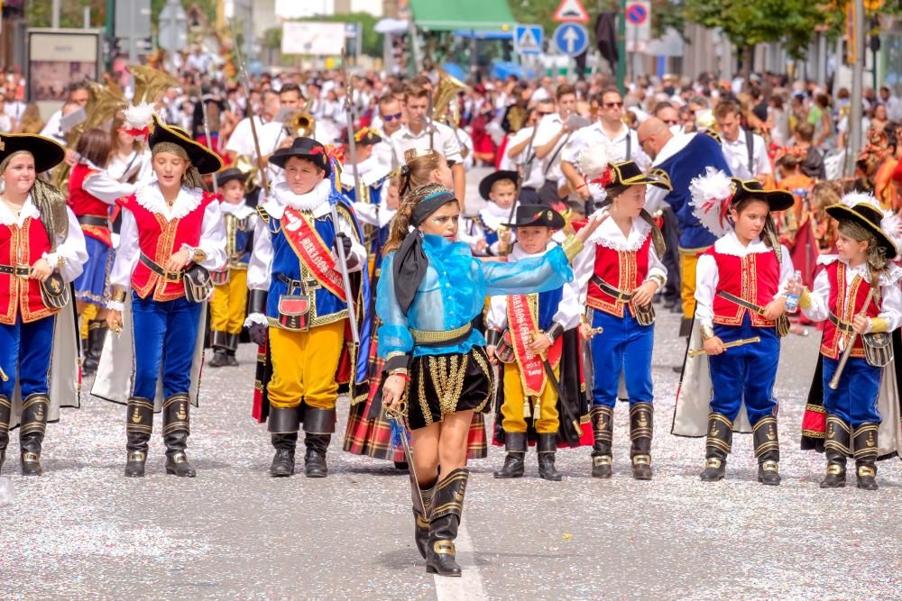 En el desfile de La Esperanza, el dedicado en Villena a los niños, se demostró un año más que el futuro de la fiesta de Moros y Cristianos está asegurado