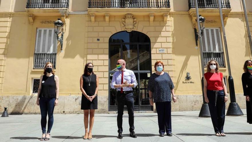 La Diputación se viste con la bandera del arcoiris