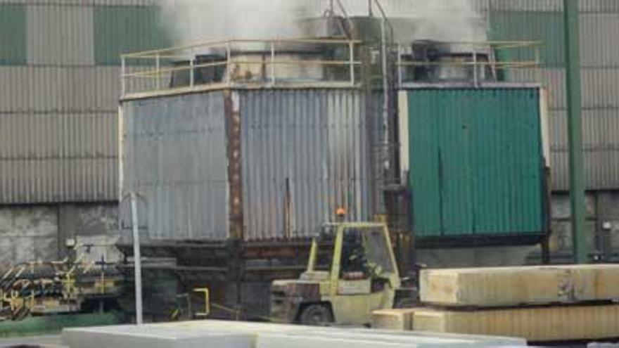 Piezas de aluminio en las instalaciones de la antigua fábrica de Alcoa en A Coruña, ahora Aluiberia LC.