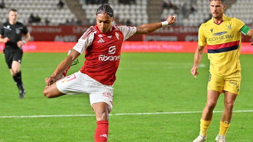Carlos Rojas durante un partido con el Murcia.