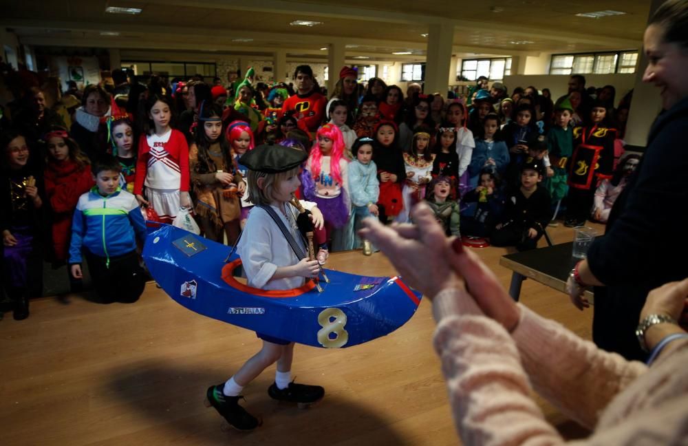 Concurso de carnaval en el Centro Social de La Corredoria