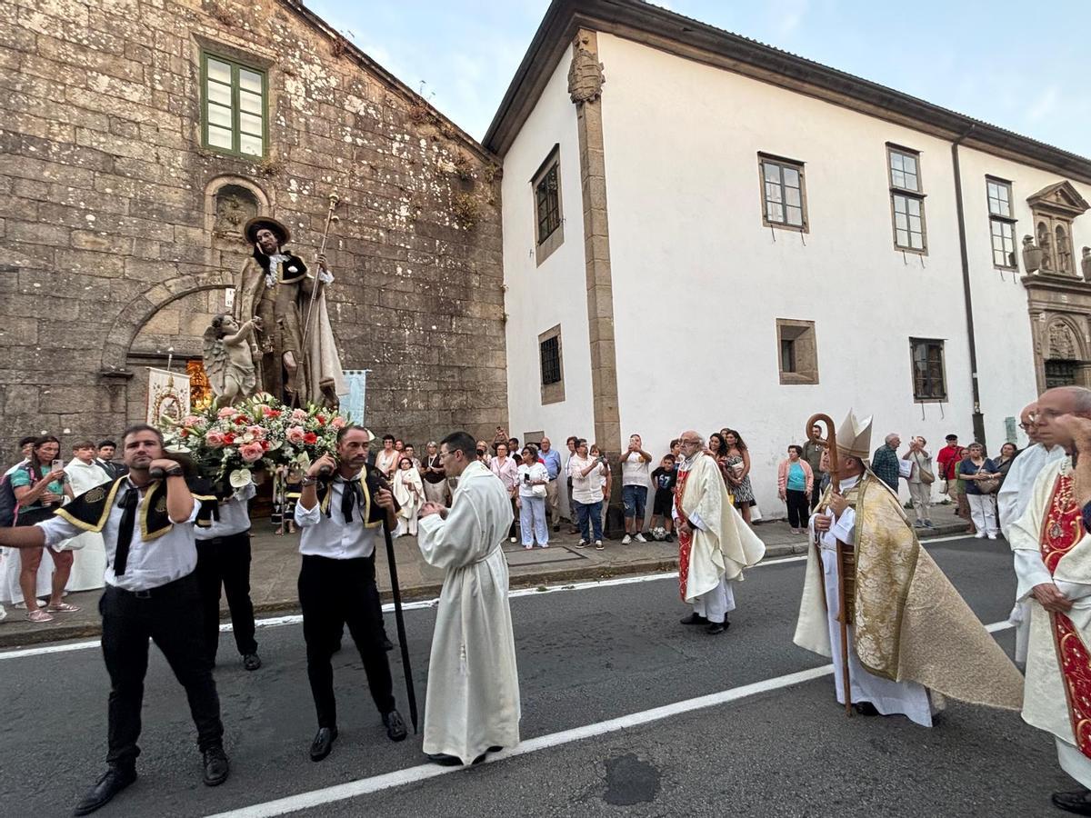 Santiago honra a San Roque con su tradicional procesión Santiago honra a San Roque con su tradicional procesión