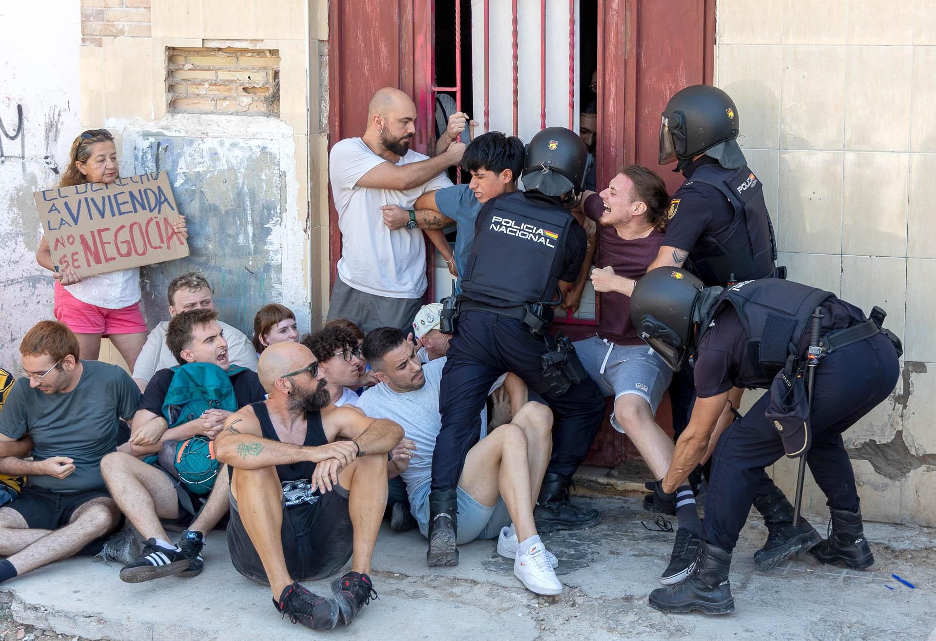 Desahucio en el barrio de Nou Alacant