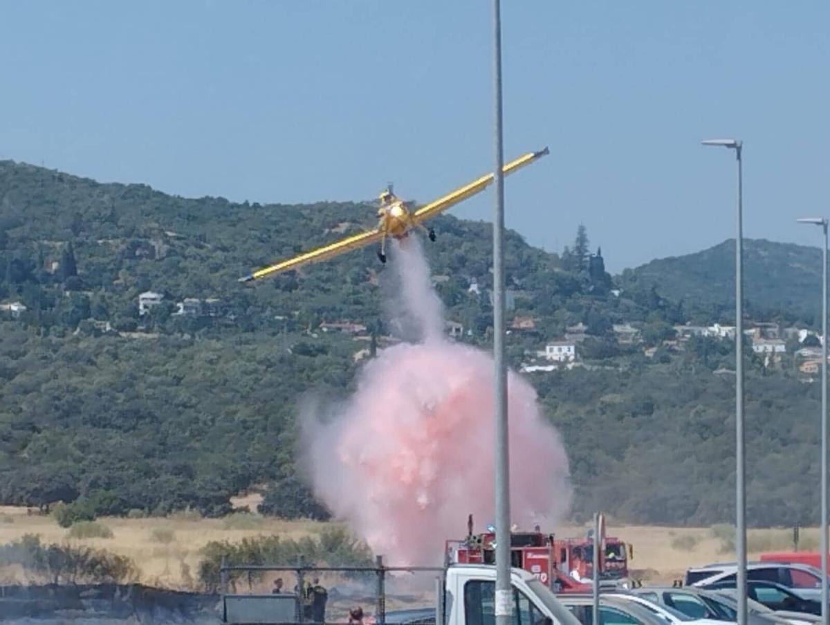 Córdoba Foto Pedro Mengual Incendio de pastos junto a San Rafael de la Albaida carretera de Trassierra
